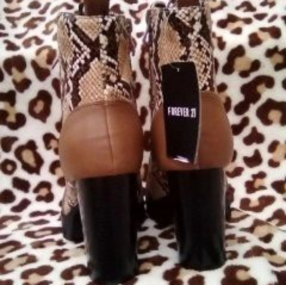 Snakeskin booties - Picture 4 of 5